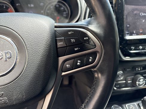 Used 2019 Jeep Cherokee Limited w/ Luxury Group AWD/4WD image 20
