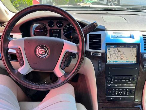 Used 2007 Cadillac Escalade ESV AWD w/ Information Package image 7