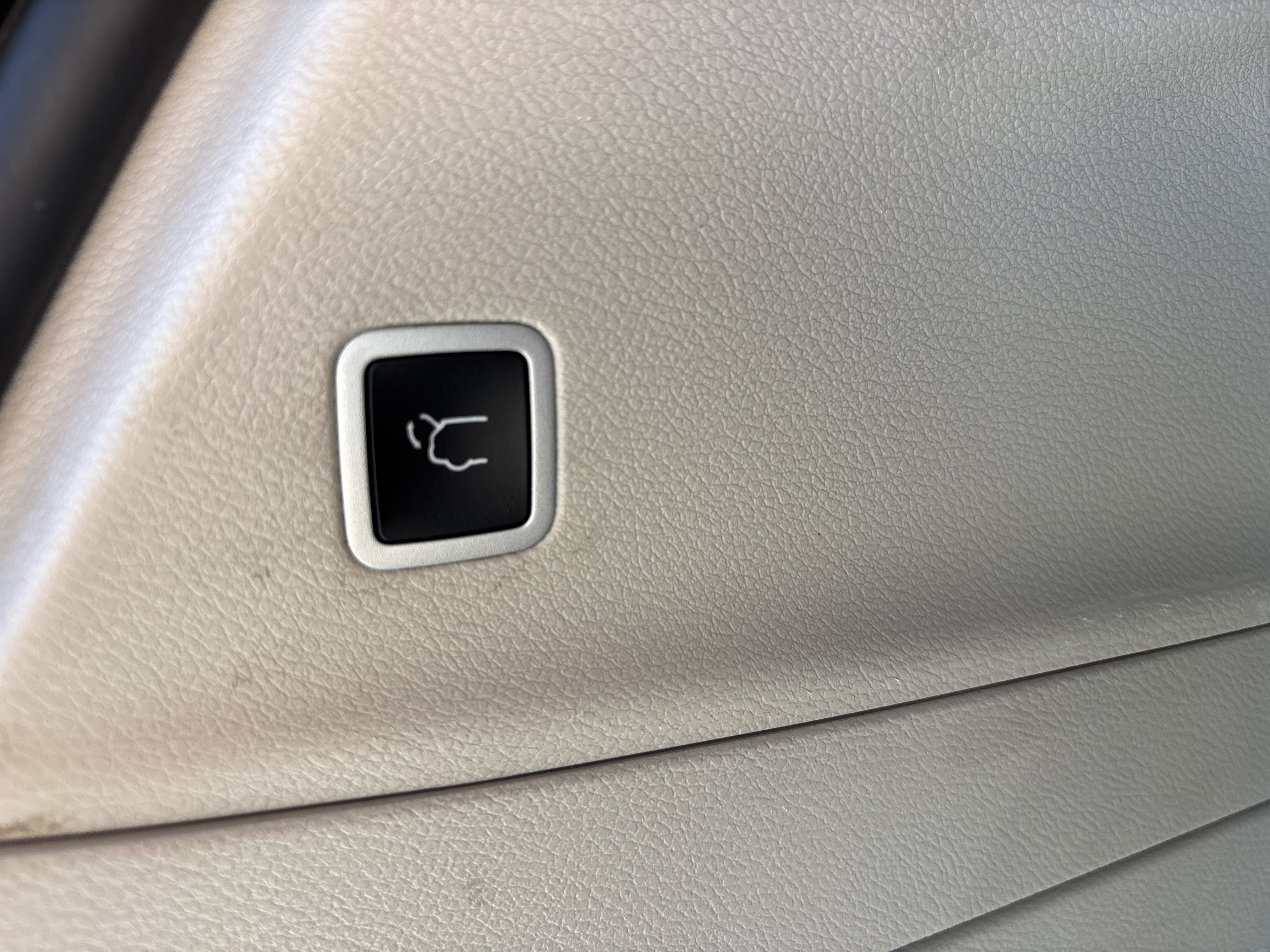 Used 2024 Chrysler Pacifica Touring-L FWD image 10