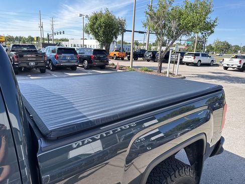 Used 2019 GMC Sierra 1500 SLE w/ SLE Value Package AWD/4WD image 5