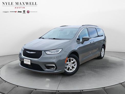 Used 2022 Chrysler Pacifica Touring-L FWD image 1