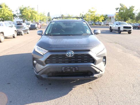 Used 2020 Toyota RAV4 XLE AWD/4WD image 2