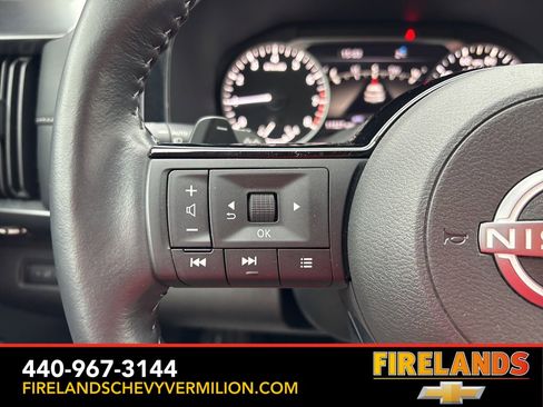 Used 2024 Nissan Pathfinder SL image 14