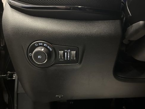 Used 2022 Jeep Compass Latitude image 11