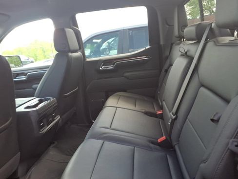 Used 2025 Chevrolet Silverado 1500 LT Trail Boss w/ LT Trail Boss Premium Package AWD/4WD image 8