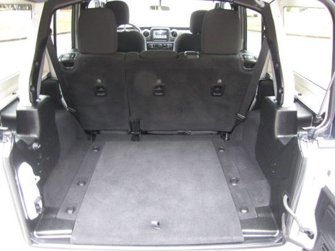 Used 2021 Jeep Wrangler Unlimited Sahara image 32