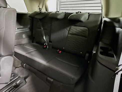 Used 2025 Nissan Pathfinder SV image 28