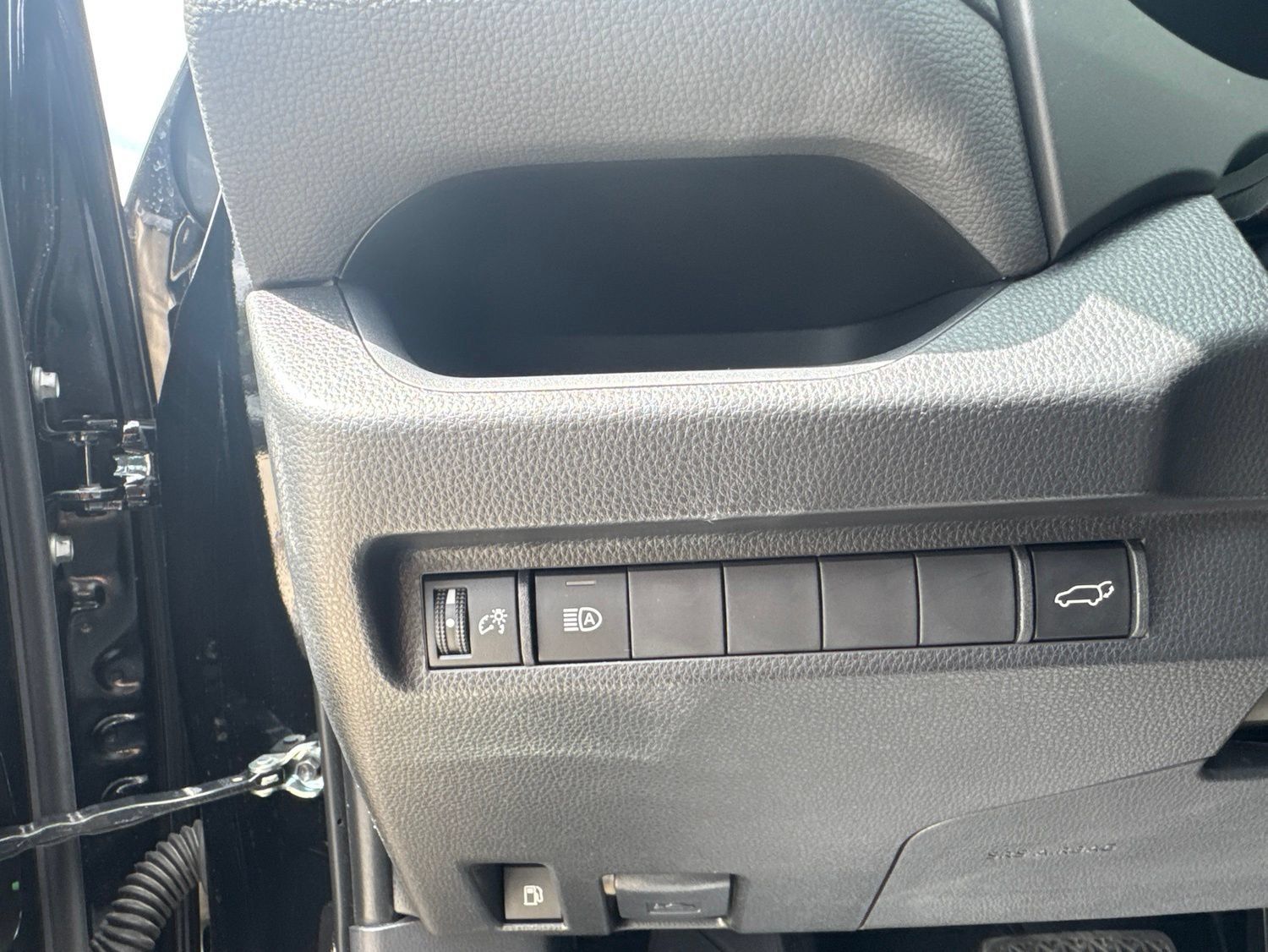 Used 2025 Toyota RAV4 XLE Premium AWD/4WD image 9