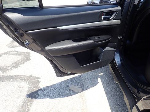 Used 2010 Subaru Outback 2.5i Premium image 16