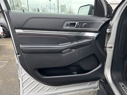 Used 2018 Ford Explorer Sport image 29