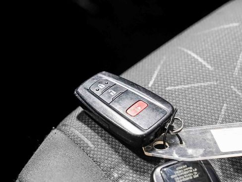 Certified 2023 Toyota RAV4 XLE FWD image 29