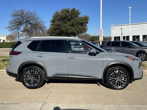 Certified 2025 Nissan Rogue SL w/ Tech Package image 3