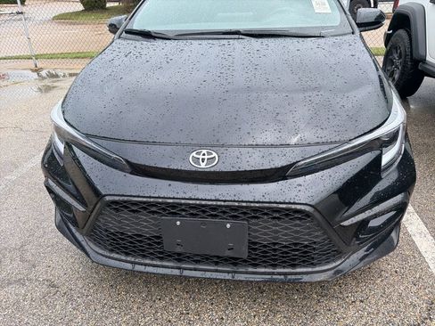 Used 2025 Toyota Corolla SE FWD image 2