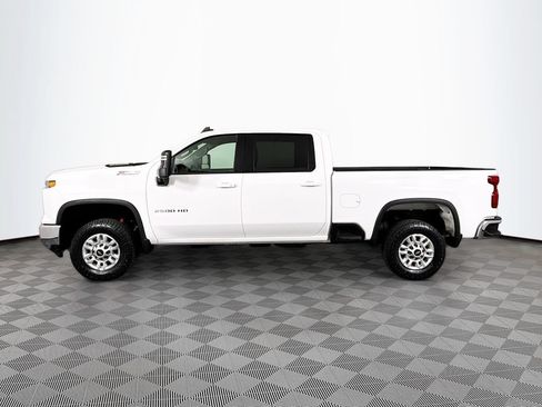Used 2024 Chevrolet Silverado 2500 LT w/ Convenience Package AWD/4WD image 4