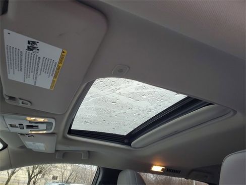 Used 2025 Toyota Sienna XLE image 36