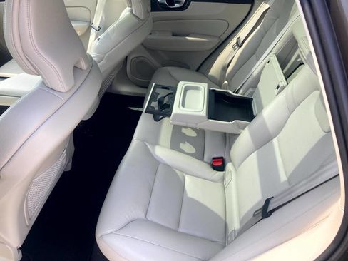 Used 2020 Volvo XC60 T5 Inscription image 13