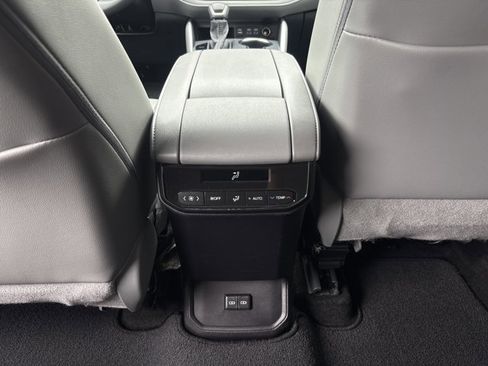 Used 2026 Toyota Highlander XLE AWD/4WD image 18