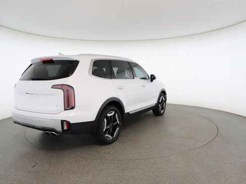 Used 2023 Kia Telluride EX w/ EX Captain's Chair Package image 17