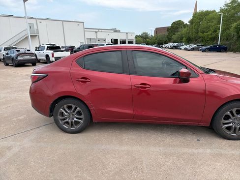 Used 2019 Toyota Yaris LE FWD image 9