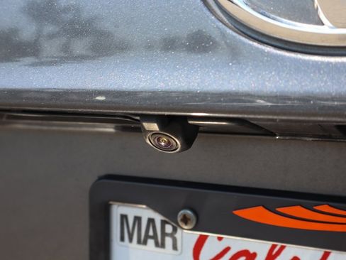 Used 2020 Toyota Highlander XLE image 50