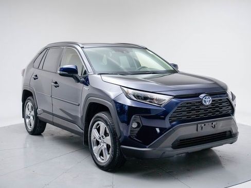 Used 2021 Toyota RAV4 XLE Premium image 7