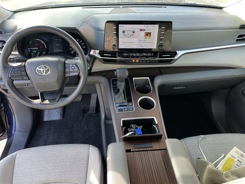 Used 2024 Toyota Sienna LE image 15
