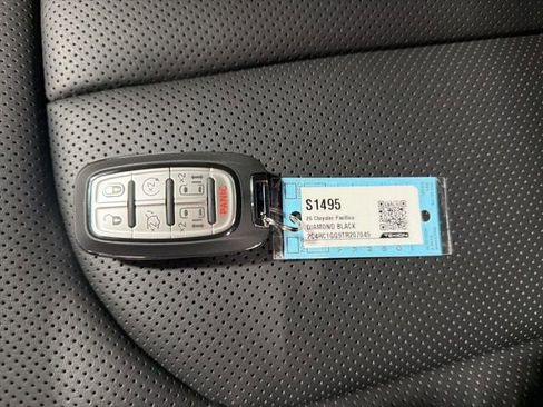 New 2026 Chrysler Pacifica Limited w/ S Appearance Package image 4