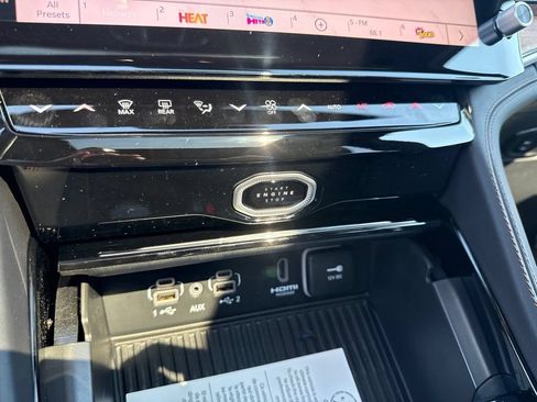 New 2026 Jeep Grand Cherokee Summit w/ Obsidian Package AWD/4WD image 15