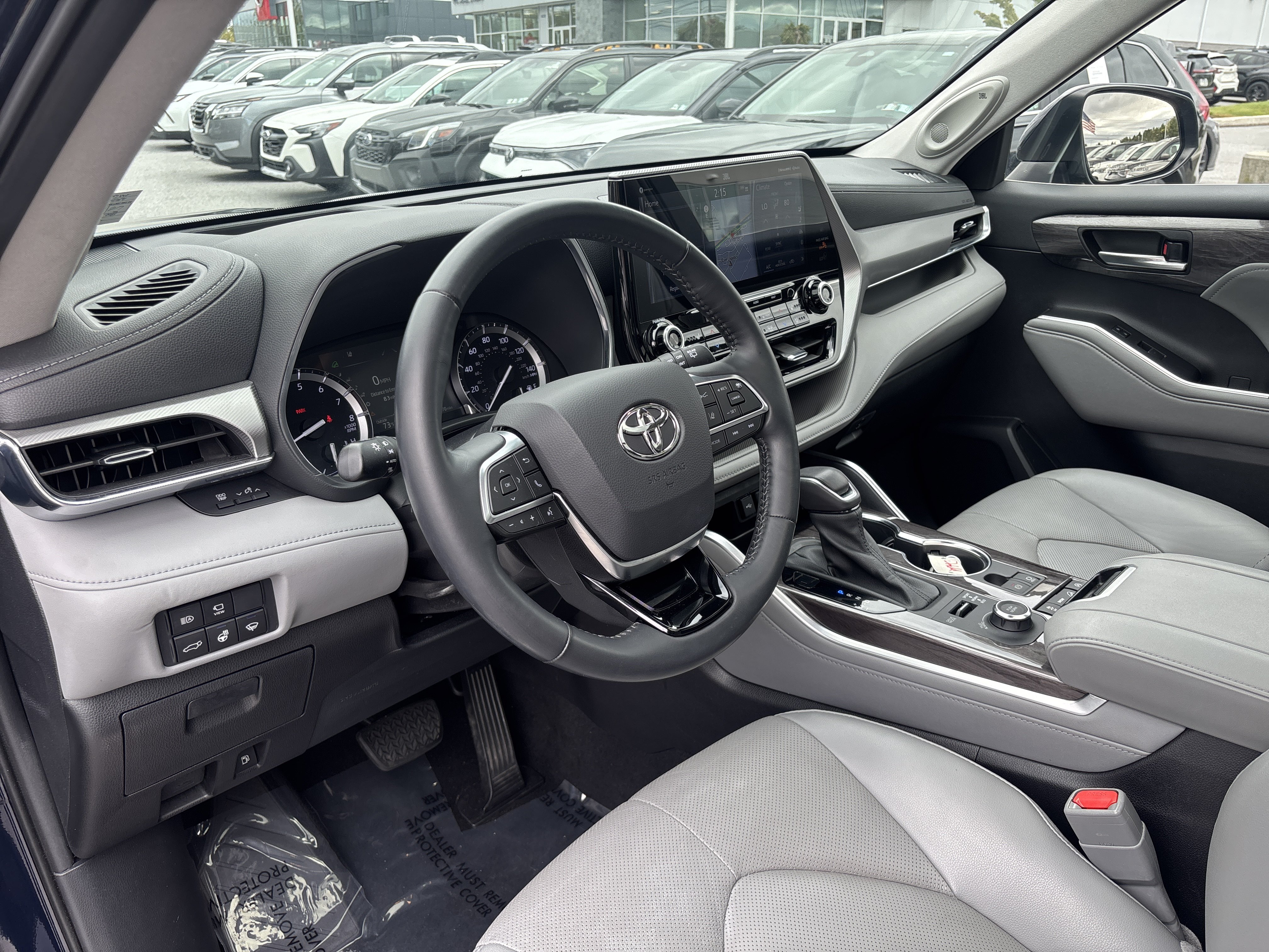 Used 2021 Toyota Highlander Platinum AWD/4WD image 4