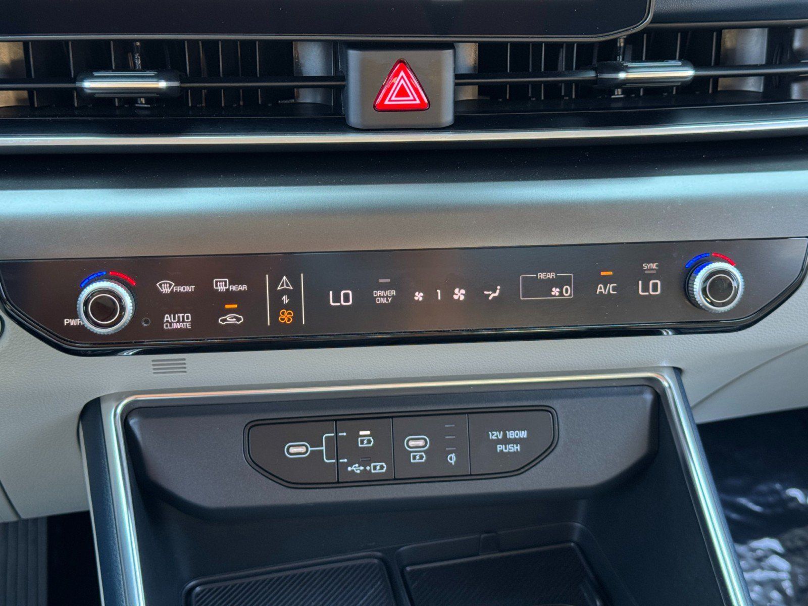 Used 2025 Kia Carnival SX Prestige FWD image 31