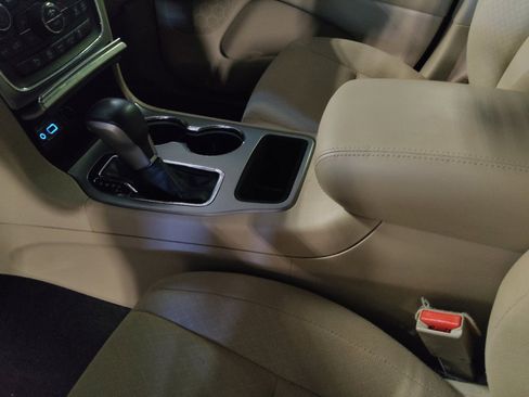 Used 2018 Jeep Grand Cherokee Laredo RWD image 26