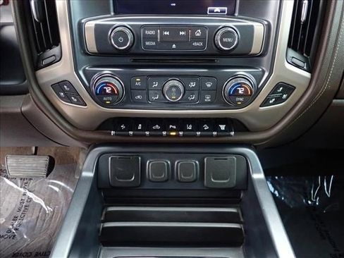 Used 2018 GMC Sierra 2500 Denali w/ Duramax Plus Package AWD/4WD image 18