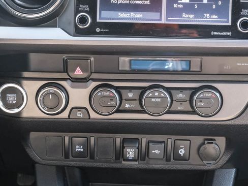 Certified 2022 Toyota Tacoma TRD Off-Road AWD/4WD image 16