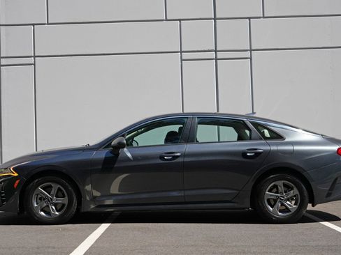 Used 2022 Kia K5 LXS FWD image 8
