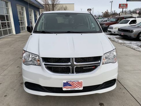 Used 2019 Dodge Grand Caravan SE w/ UConnect Hands-Free Group FWD image 3