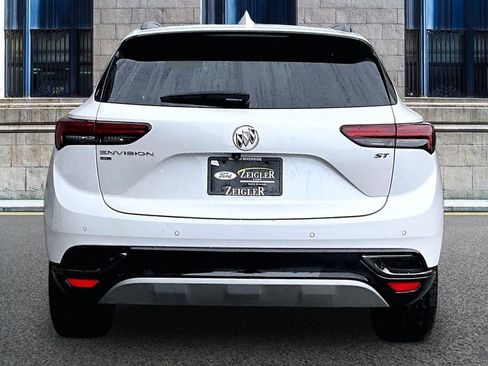 Used 2023 Buick Envision Essence w/ Sport Touring Package AWD/4WD image 4
