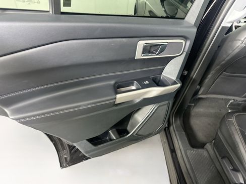 Used 2024 Ford Explorer XLT w/ Equipment Group 202A RWD image 25