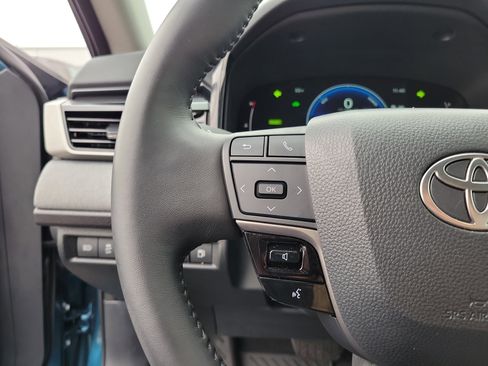 Used 2025 Toyota Camry LE w/ Convenience Package image 22