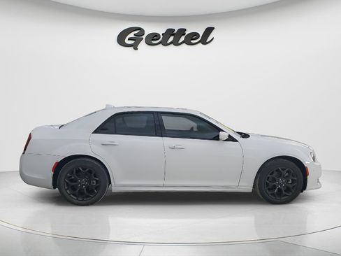 Used 2022 Chrysler 300 Touring L w/ Popular Equipment Group AWD/4WD image 4