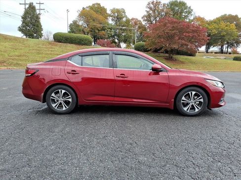 Used 2022 Nissan Sentra SV image 2