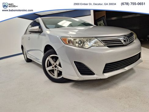 Used 2012 Toyota Camry FWD image 18