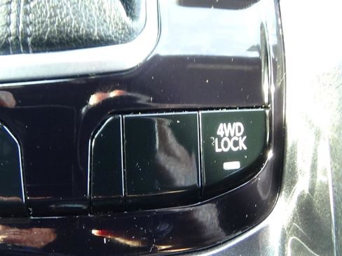Certified 2025 Jeep Compass Latitude AWD/4WD image 31