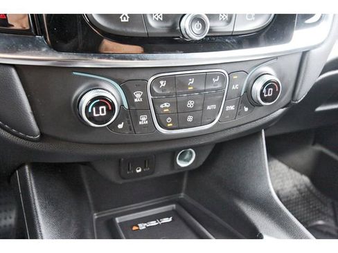 Used 2024 Chevrolet Traverse LT image 25