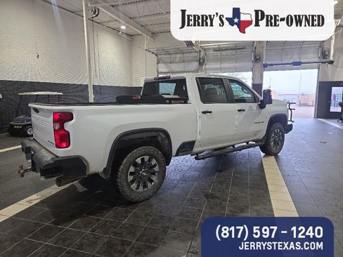 Used 2024 Chevrolet Silverado 2500 Custom w/ Custom Value Package image 5