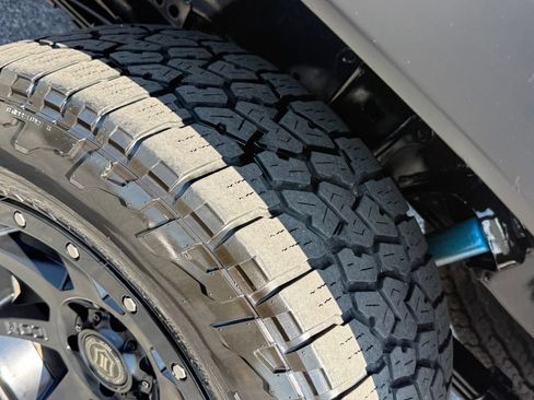 Used 2020 Toyota Tacoma TRD Off-Road w/ TRD Premium Off Road Package AWD/4WD image 39