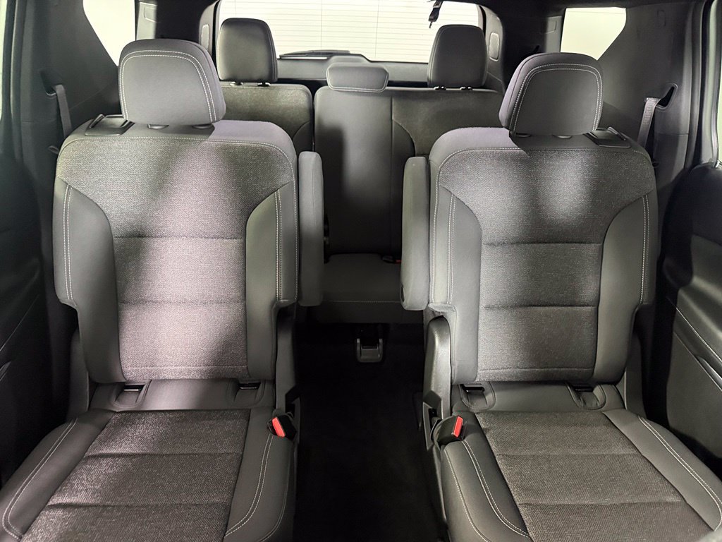 Used 2025 Chevrolet Traverse LT w/ Driver Confidence Package FWD image 30