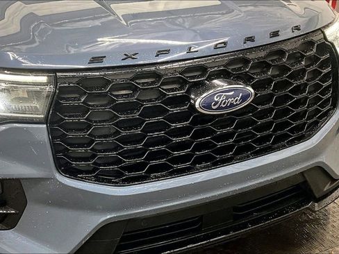 Used 2025 Ford Explorer ST-Line w/ Premium Package image 30
