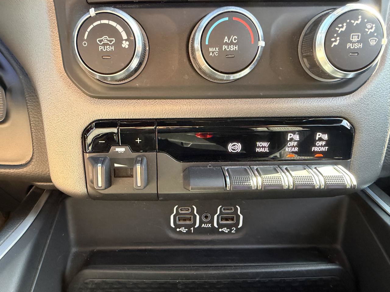 Used 2020 RAM 2500 Big Horn w/ Night Edition AWD/4WD image 36