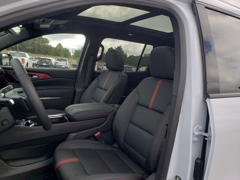 New 2026 Chevrolet Traverse RS w/ LPO, Floor Liner Package image 32