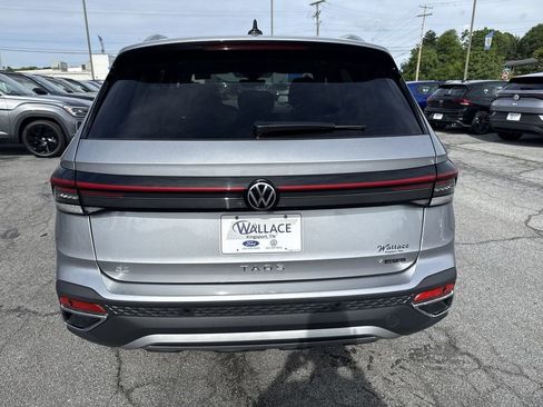 New 2025 Volkswagen Taos SE image 5